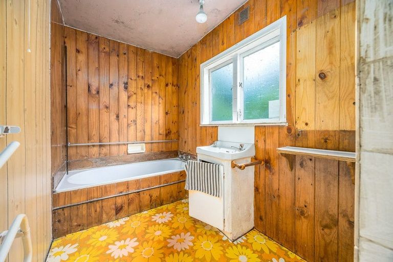 Photo of property in 10 Seymour Road, Sunnyvale, Auckland, 0612