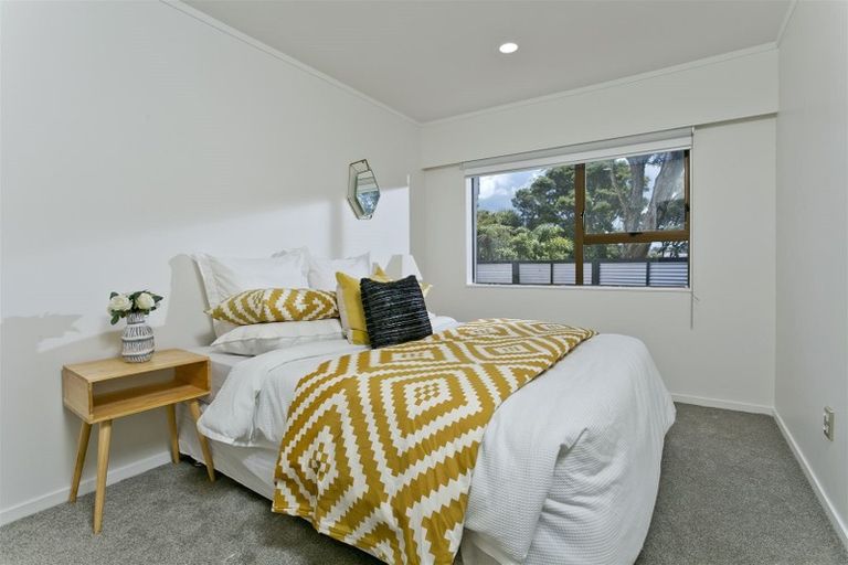 Photo of property in 2/27a Stanley Road, Glenfield, Auckland, 0629