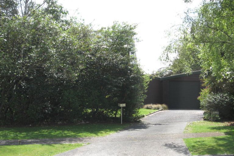 Photo of property in 5 Rika Place, Kawaha Point, Rotorua, 3010