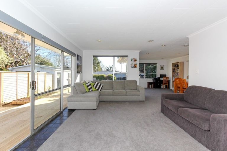 Photo of property in 5a Ambury Place, Merrilands, New Plymouth, 4312