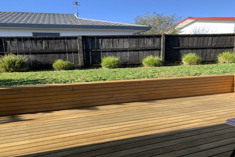 Photo of property in 11 Ali Place, Ranui, Auckland, 0612