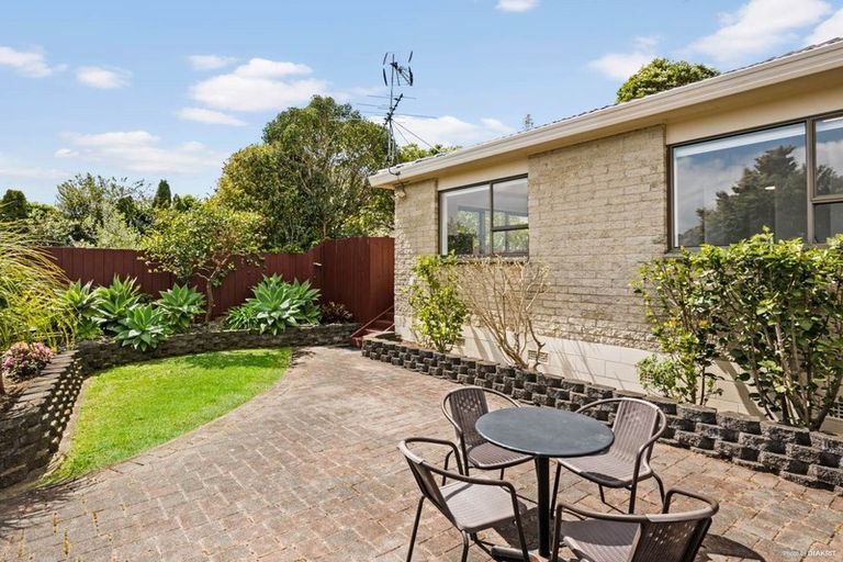 Photo of property in 1/12 Eastwood Rise, Browns Bay, Auckland, 0630