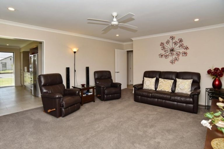 Photo of property in 7 Walnut Way, Rangiora, 7400
