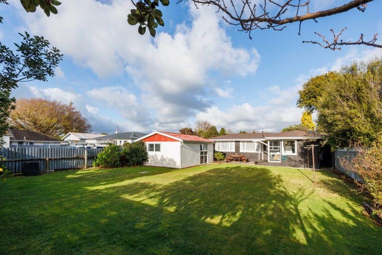 Photo of property in 23 Featherston Street, Takaro, Palmerston North, 4412