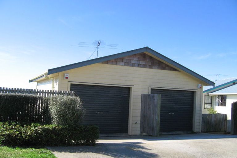 Photo of property in 2/14 Bandipur Terrace, Broadmeadows, Wellington, 6035