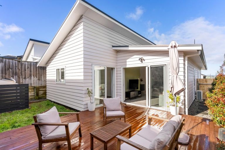 Photo of property in 8 Reserva Crescent, Kumeu, 0810