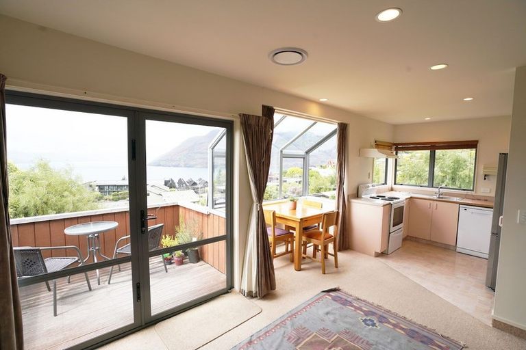 Photo of property in 35a Wynyard Crescent, Fernhill, Queenstown, 9300