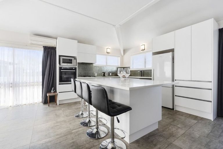 Photo of property in 71 Ray Small Drive, Pahurehure, Papakura, 2113