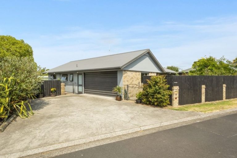 Photo of property in 25 Katerini Grove, Papamoa Beach, Papamoa, 3118