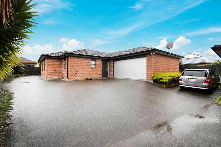 Photo of property in 23a Edgewater Parade, Waiuku, 2123