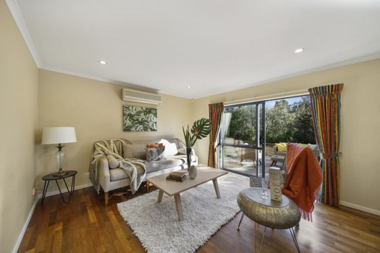 Photo of property in 15 Renlee Place, Shelly Park, Auckland, 2014