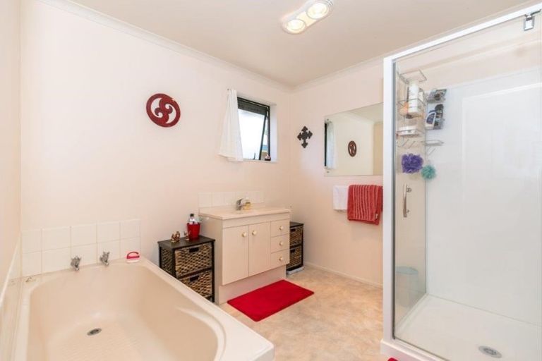 Photo of property in 10 Antrim Place, Nawton, Hamilton, 3200