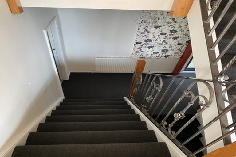 Photo of property in 132 Wadestown Road, Wadestown, Wellington, 6012