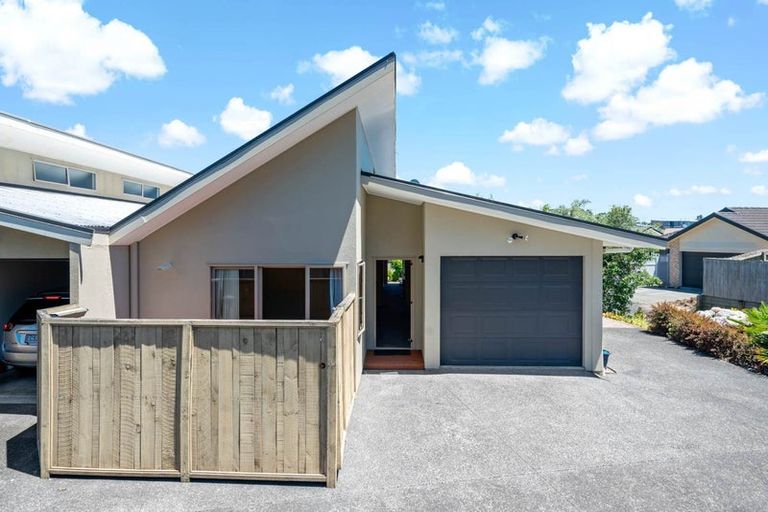 Photo of property in 5 Woodbank Drive, Glen Eden, Auckland, 0602
