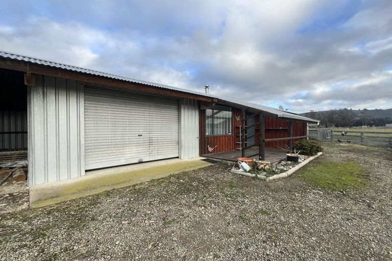 Photo of property in 192 Waihao Back Road, Waimate, 7979