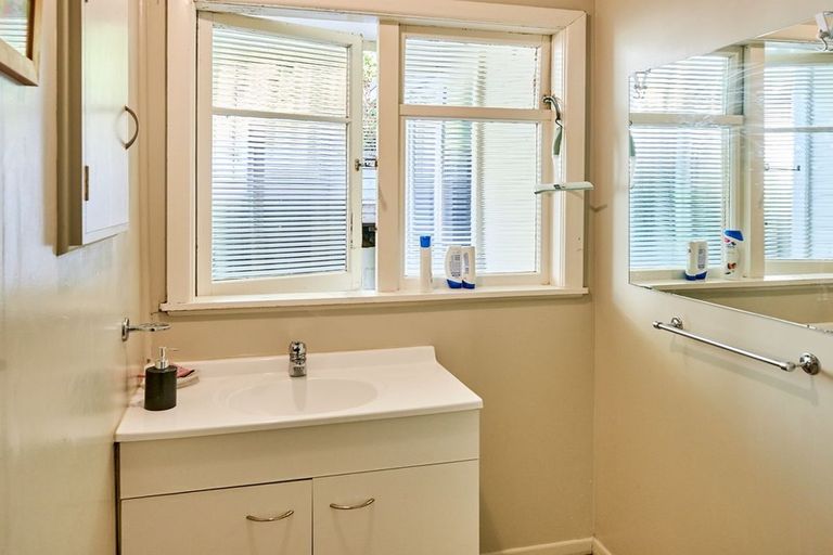 Photo of property in 22 Hinau Street, Tawa, Wellington, 5028