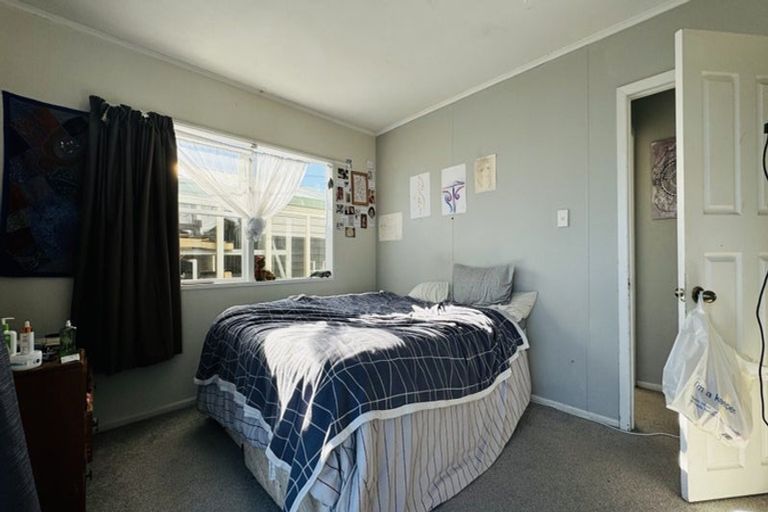 Photo of property in 18a Sylvan Crescent, Te Atatu South, Auckland, 0610