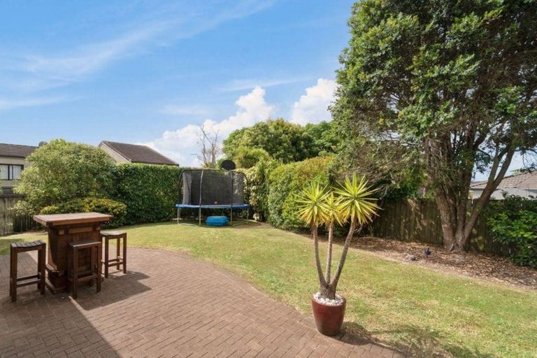 Photo of property in 19 Rosetti Rise, West Harbour, Auckland, 0618