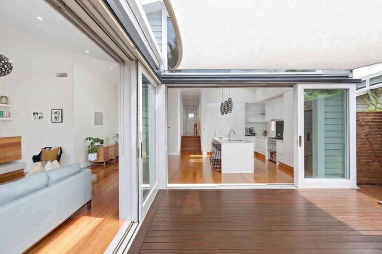 Photo of property in 31 Walmer Road, Point Chevalier, Auckland, 1022