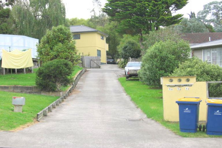 Photo of property in 1e Nandana Drive, Glen Eden, Auckland, 0602