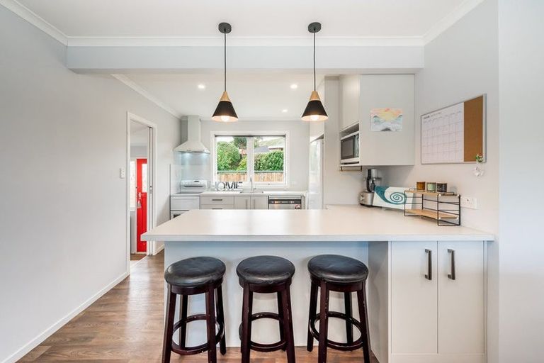 Photo of property in 6a Te Uruhi Grove, Paraparaumu, 5032