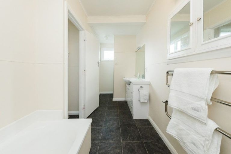 Photo of property in 14 Nairn Crescent, Awapuni, Palmerston North, 4412