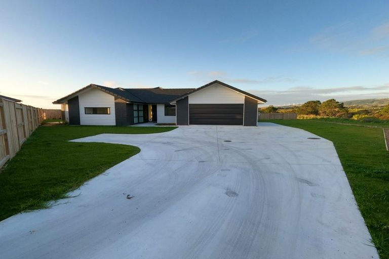 Photo of property in 90 Johnstone Drive, Fitzherbert, Palmerston North, 4410