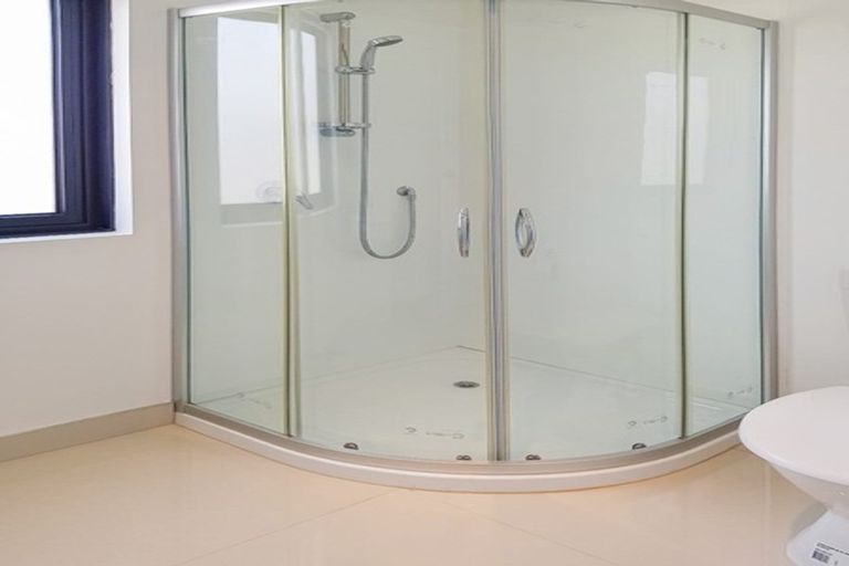 Photo of property in 68 Barrys Road, Glendene, Auckland, 0602