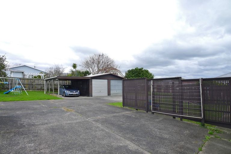 Photo of property in 3/6 Corrella Road, Belmont, Auckland, 0622