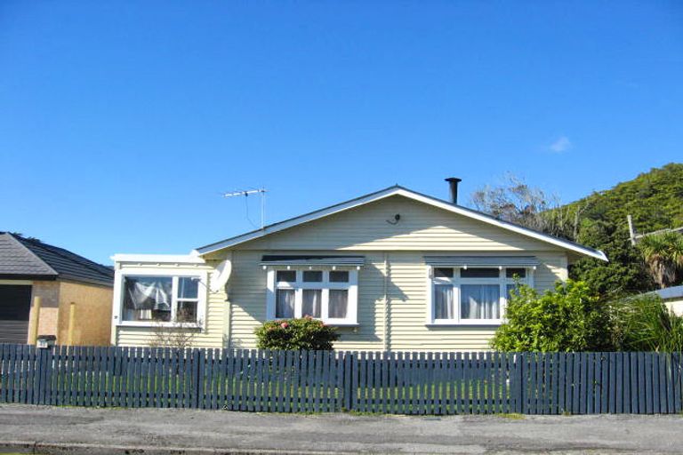 Photo of property in 43 Milton Road, Greymouth, 7805