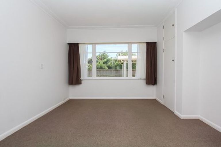 Photo of property in 18 Oxford Street, Fairfield, Hamilton, 3214
