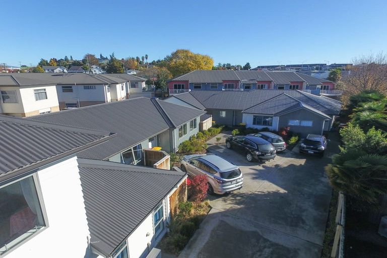 Photo of property in 2/5 Jones Crescent, Melville, Hamilton, 3206