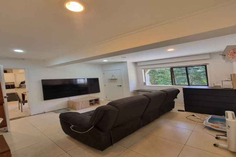 Photo of property in 15a Glen Vista Place, Bayview, Auckland, 0629