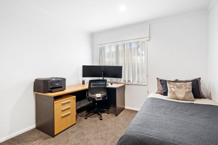 Photo of property in 25 Waitemata Drive, One Tree Point, 0118