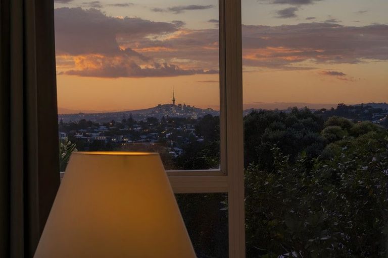Photo of property in 10 Stallard Place, Glen Eden, Auckland, 0602