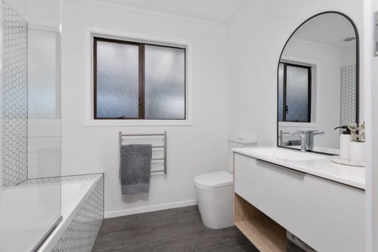 Photo of property in 3 Kupe Drive, Carterton, 5713