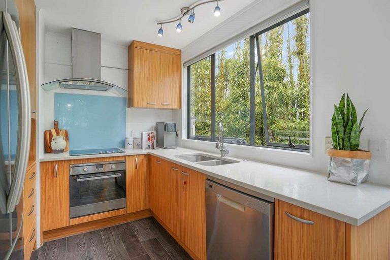 Photo of property in 32 Benchmark Drive, Massey, Auckland, 0614