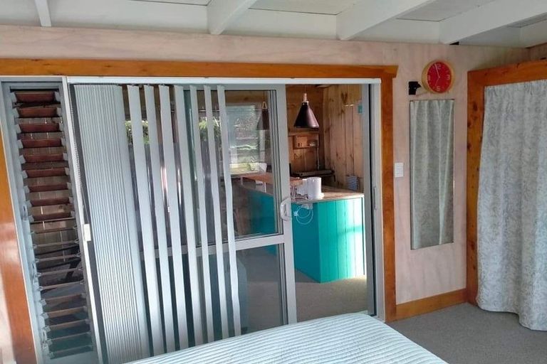 Photo of property in 120 Ferry Road, Arkles Bay, Whangaparaoa, 0932