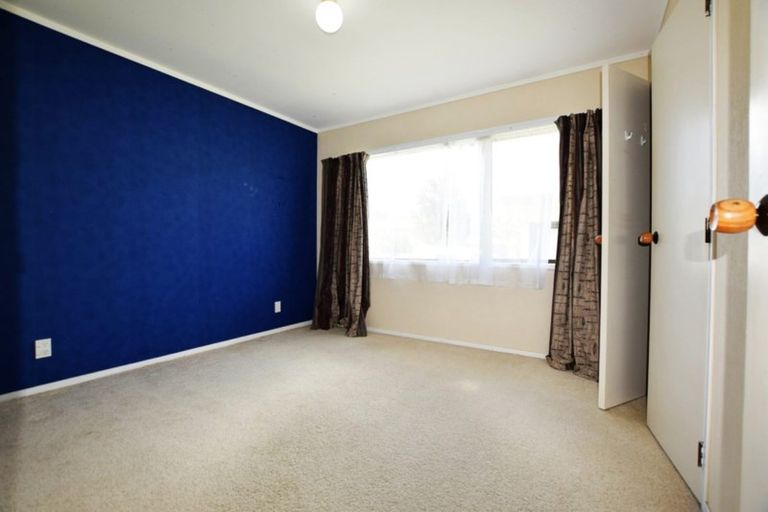 Photo of property in 3 Chardon Place, Henderson, Auckland, 0612