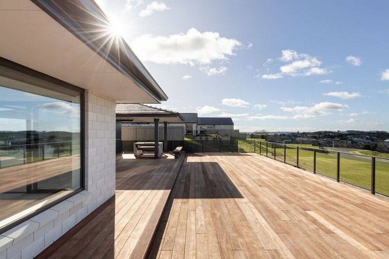 Photo of property in 4 Goldstone Place, Omokoroa, 3114