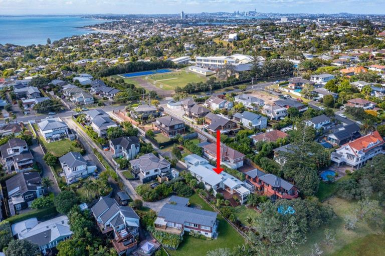 Photo of property in 120 Aberdeen Road, Campbells Bay, Auckland, 0620