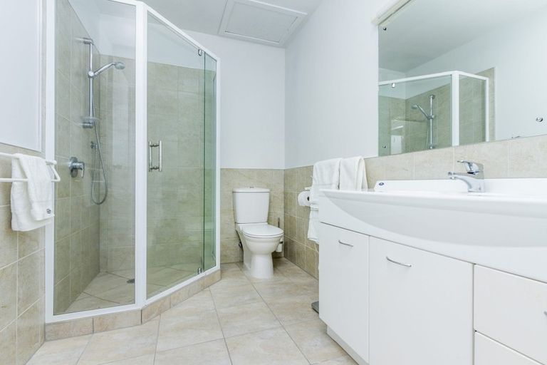 Photo of property in 5 Corricvale Way, Northcross, Auckland, 0632