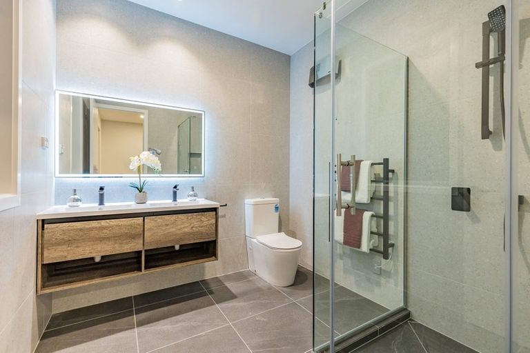 Photo of property in 43 Lumbarda Drive, Kumeu, 0810