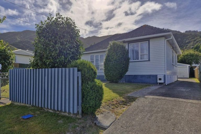 Photo of property in 24 Ruthven Road, Wainuiomata, Lower Hutt, 5014