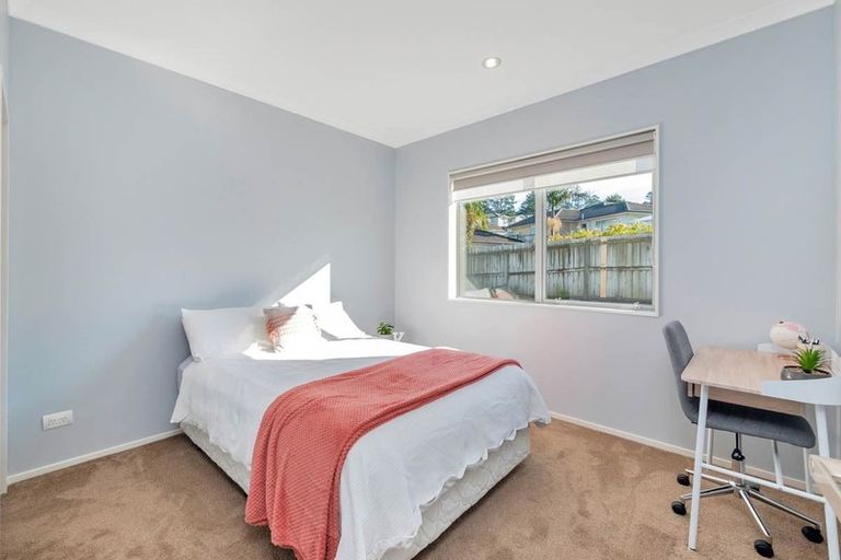 Photo of property in 49 South Kensington Way, Henderson, Auckland, 0612