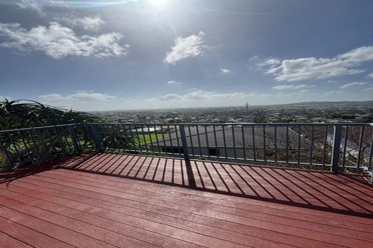Photo of property in 132 Redoubt Road, Goodwood Heights, Auckland, 2105