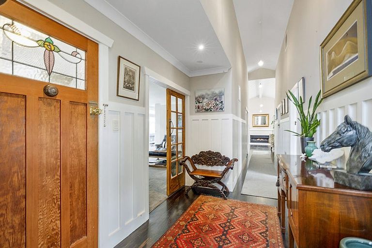 Photo of property in 15 Holsworthy Road, Lower Vogeltown, New Plymouth, 4310