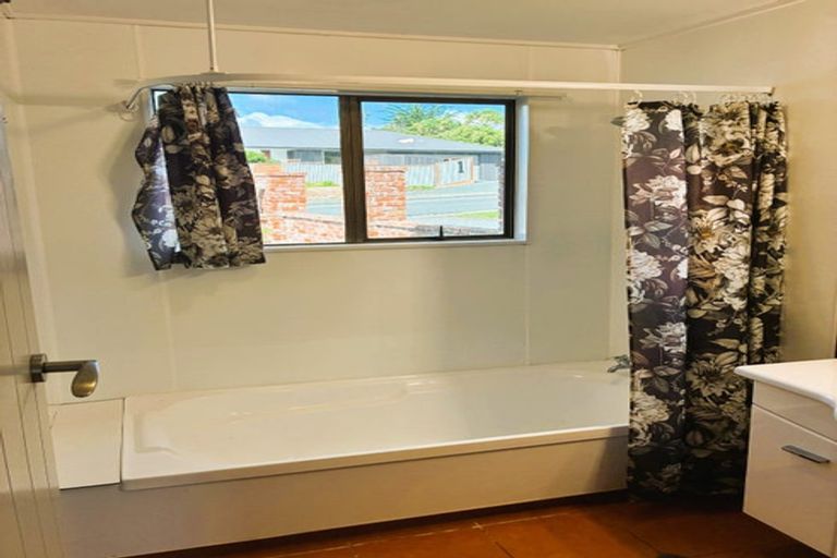 Photo of property in 2 Kamahi Street, Kaka Point, Balclutha, 9271