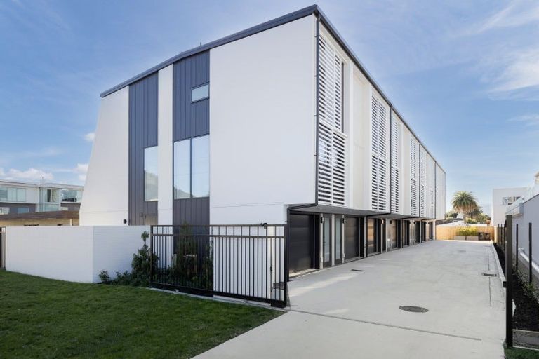 Photo of property in 4/17 Victoria Road, Mount Maunganui, 3116