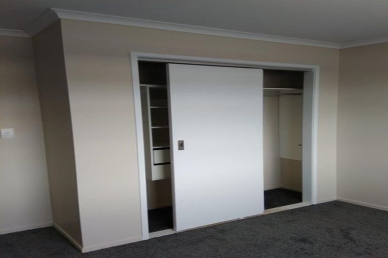 Photo of property in 2/21a Ludlow Terrace, Totara Vale, Auckland, 0627